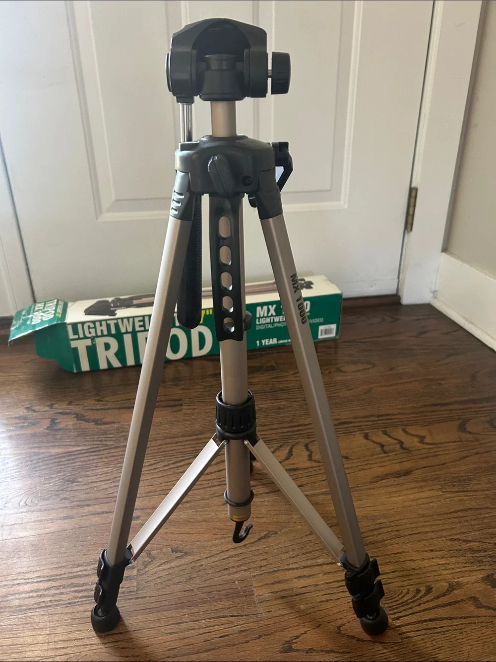 Lightweight Camera Tripod MX 1000 - Portable 57